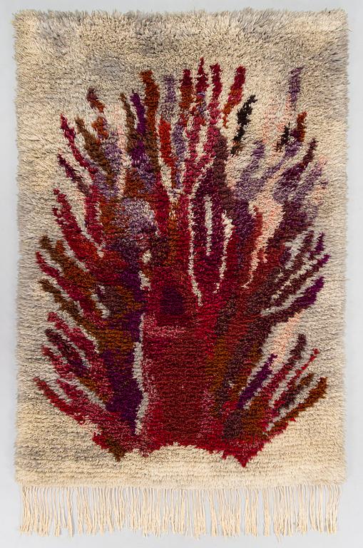Uhra-Beata Simberg-Ehrström, rya rug, modell for Friends of Finnish Handicraft, 1946. Circa 150 x 106 cm..