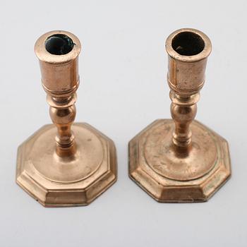 LJUSSTAKAR, 1 par, mässing, barock, 1700-tal.