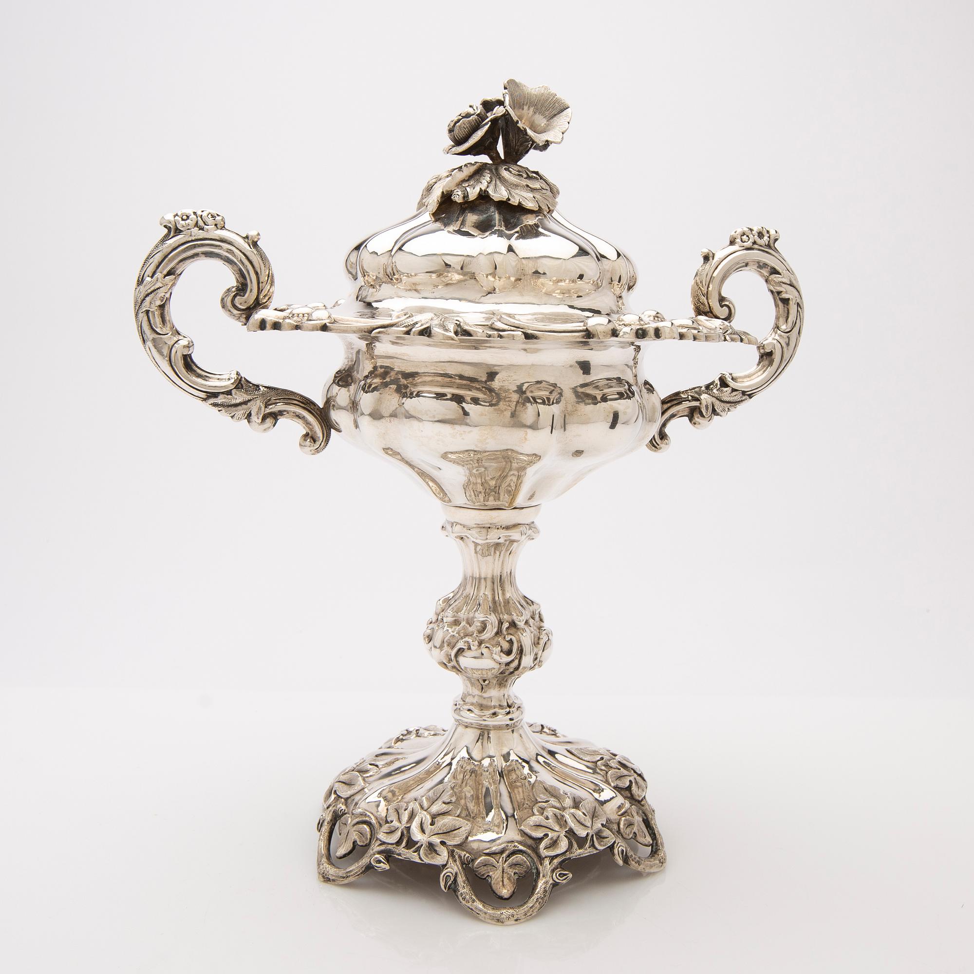 Sugar bowl with lid, silver, Christopher Creutz, Stockholm, 1857.