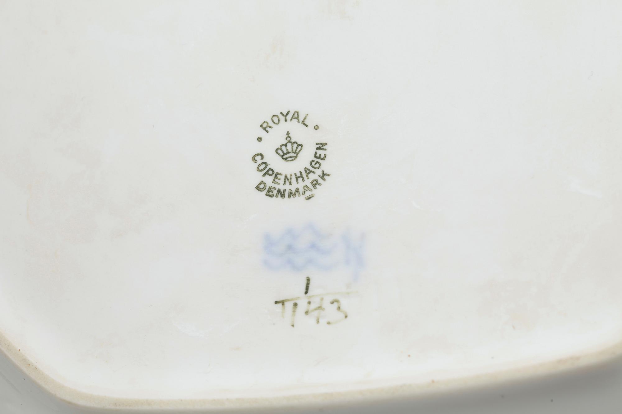 MAT-SAMT KAFFESERVIS, 73 delar, porslin, "Musselmalet", Royal Copenhagen, 1900-tal.