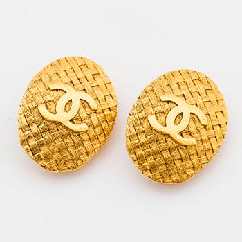 CHANEL, earrings.