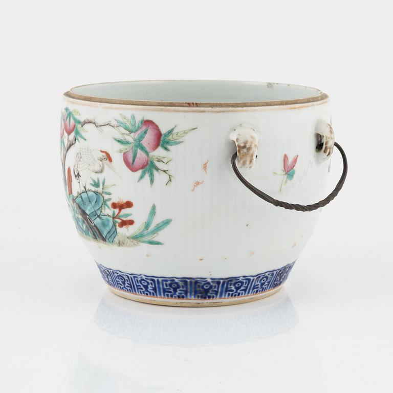 Skål med hänklar, porslin, Kina, 1800-tal.