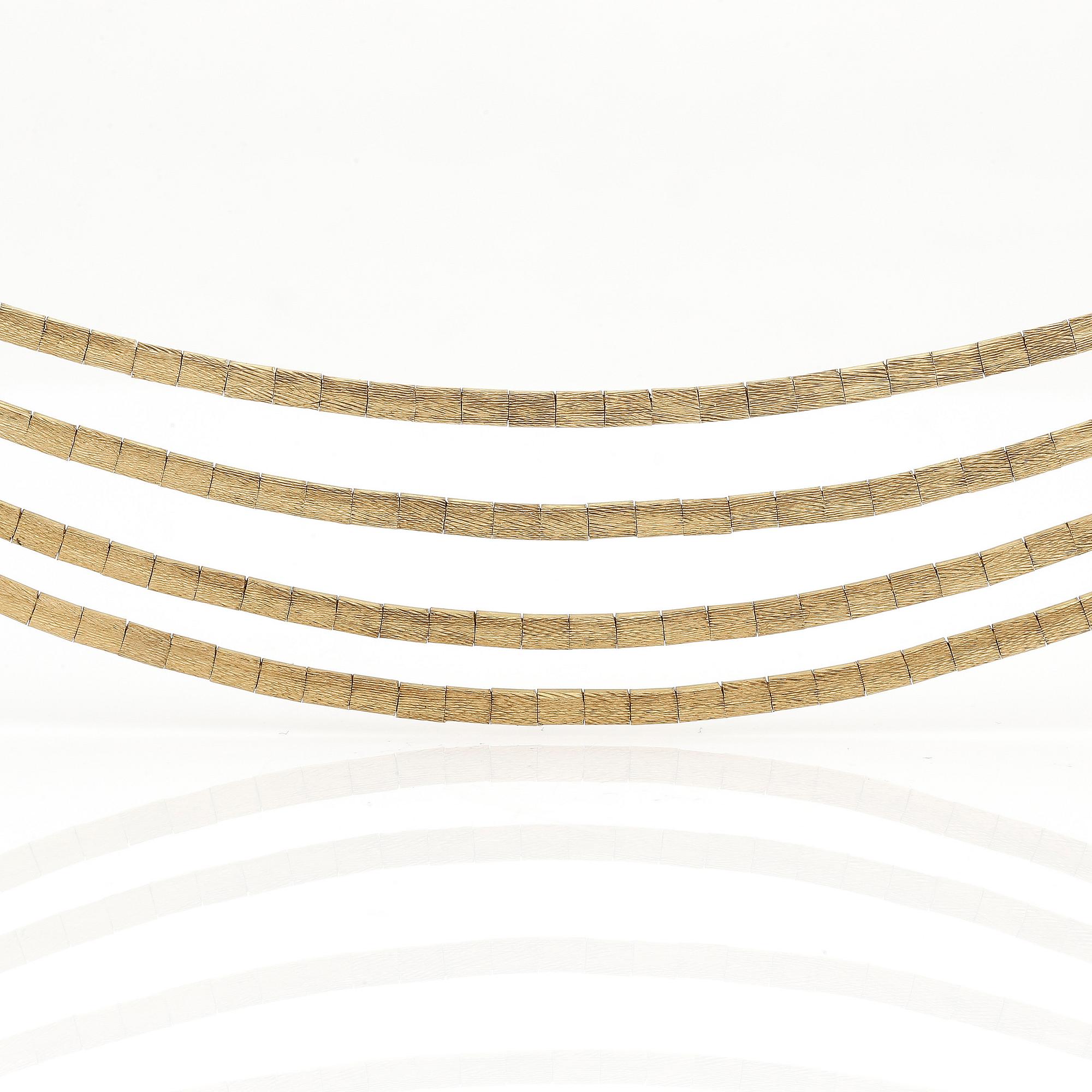 HALSBAND samt ARMBAND, 18K guld troligen med små safirer och rubiner. Total vikt ca 71 g.