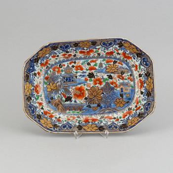 A blue and white 'Clobbered' serving dish, Qing dynasty, Qianlong (1736-95).