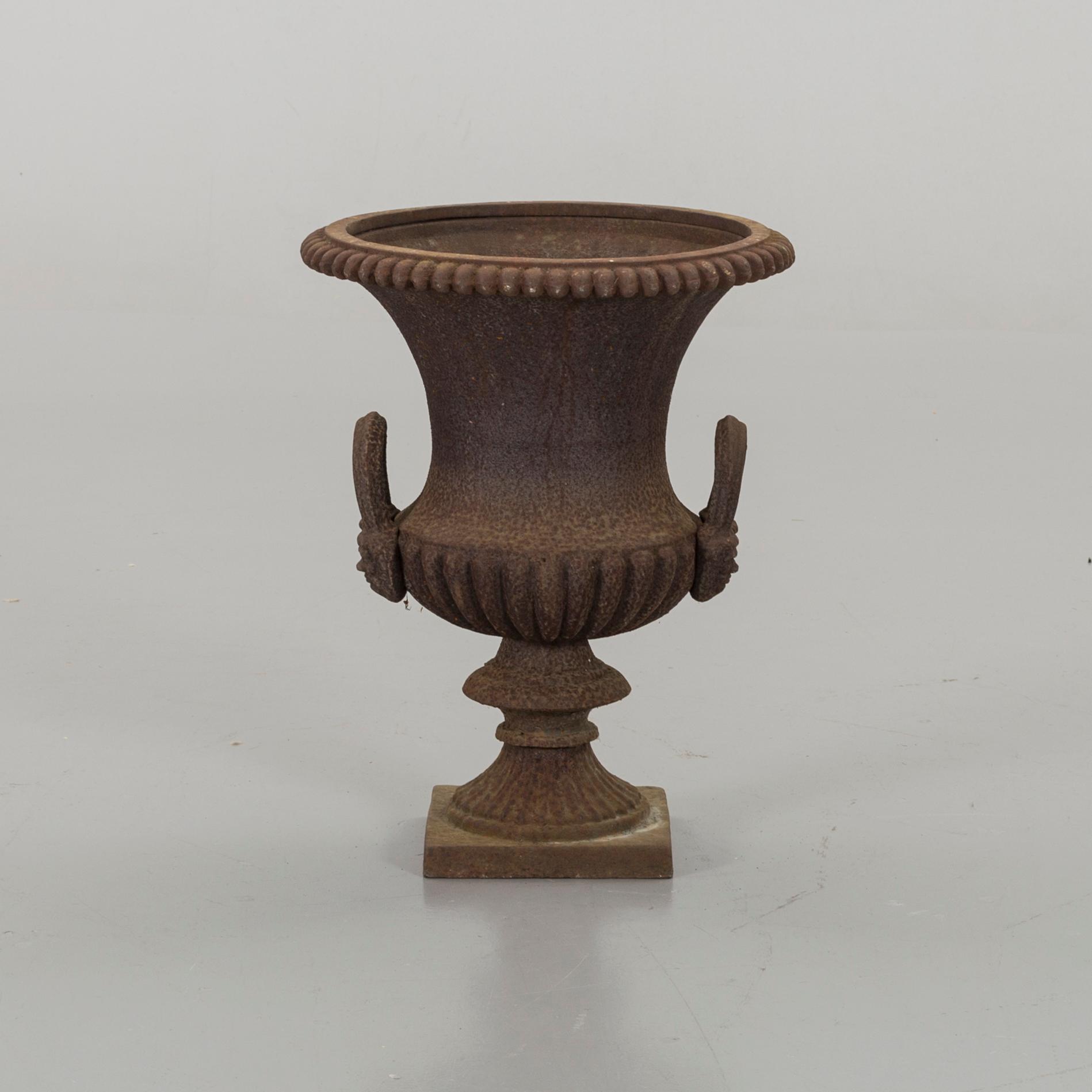 TRÄDGÅRDSURNA, gjutjärn, 1900-tal.