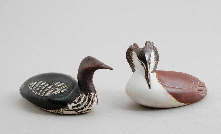 FIGURER, 2 st, stengods, Paul Hoff, Gustavsberg, 1900-talets andra hälft.