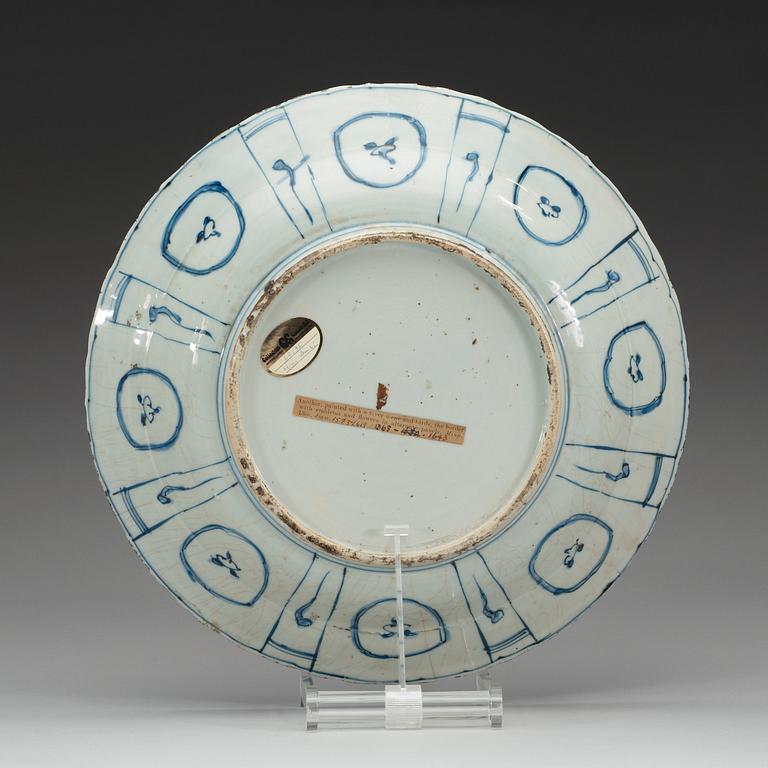 A blue and white charger, Ming dynasty, Wanli (1573-1620).