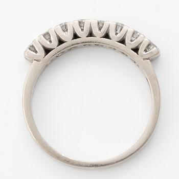 Ring in 18K white gold with brilliant-cut diamonds.