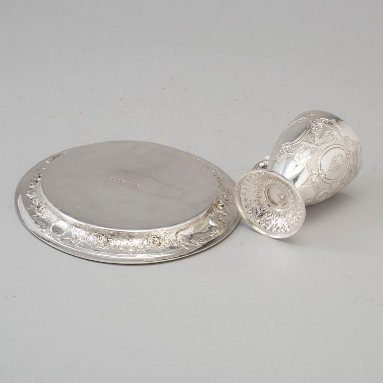 KOPP och FAT, silver, fatet stämplat Henry Holland London, 1878.