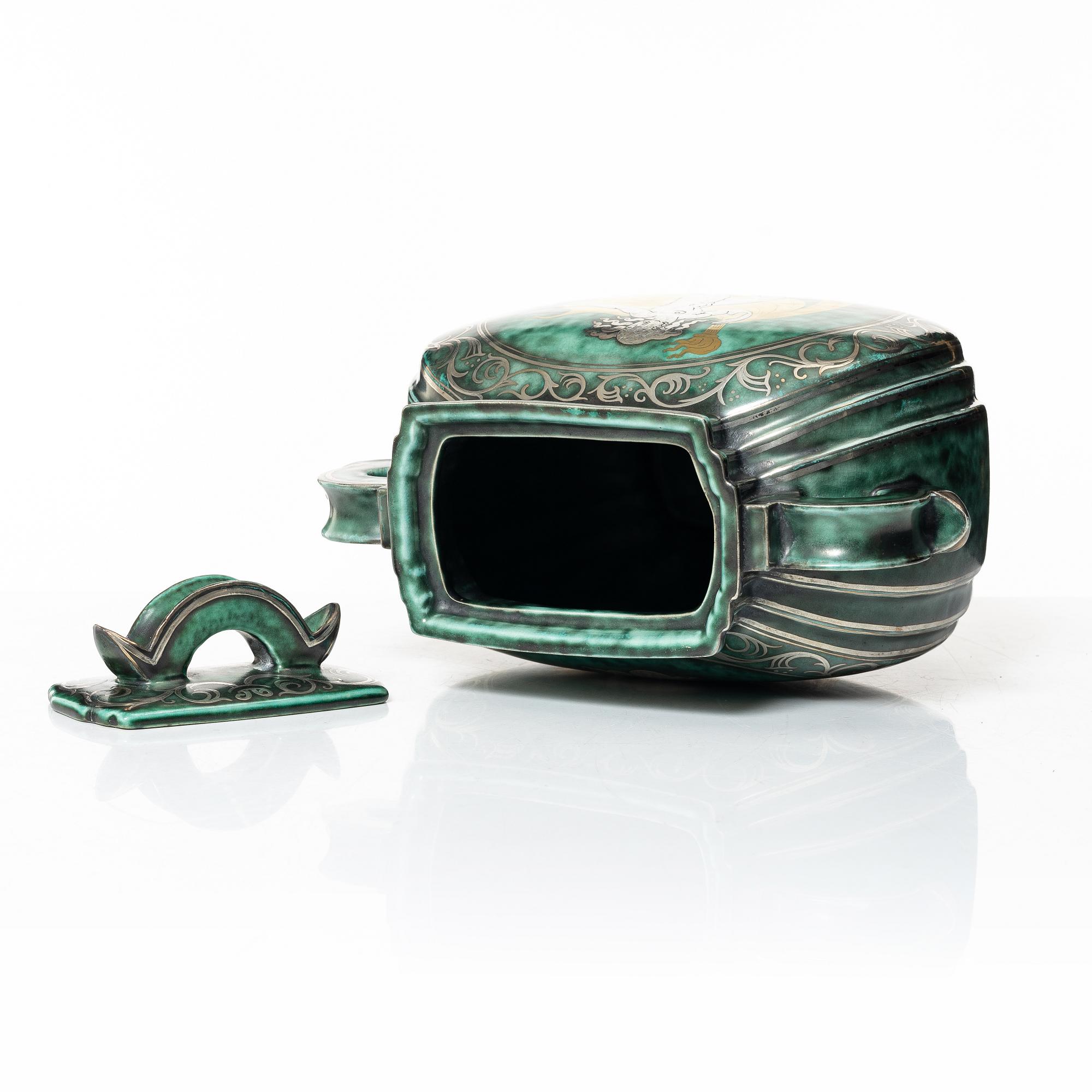 Wilhelm Kåge, a lidded ceramic 'Argenta' vase, Gustavsberg, 1930.