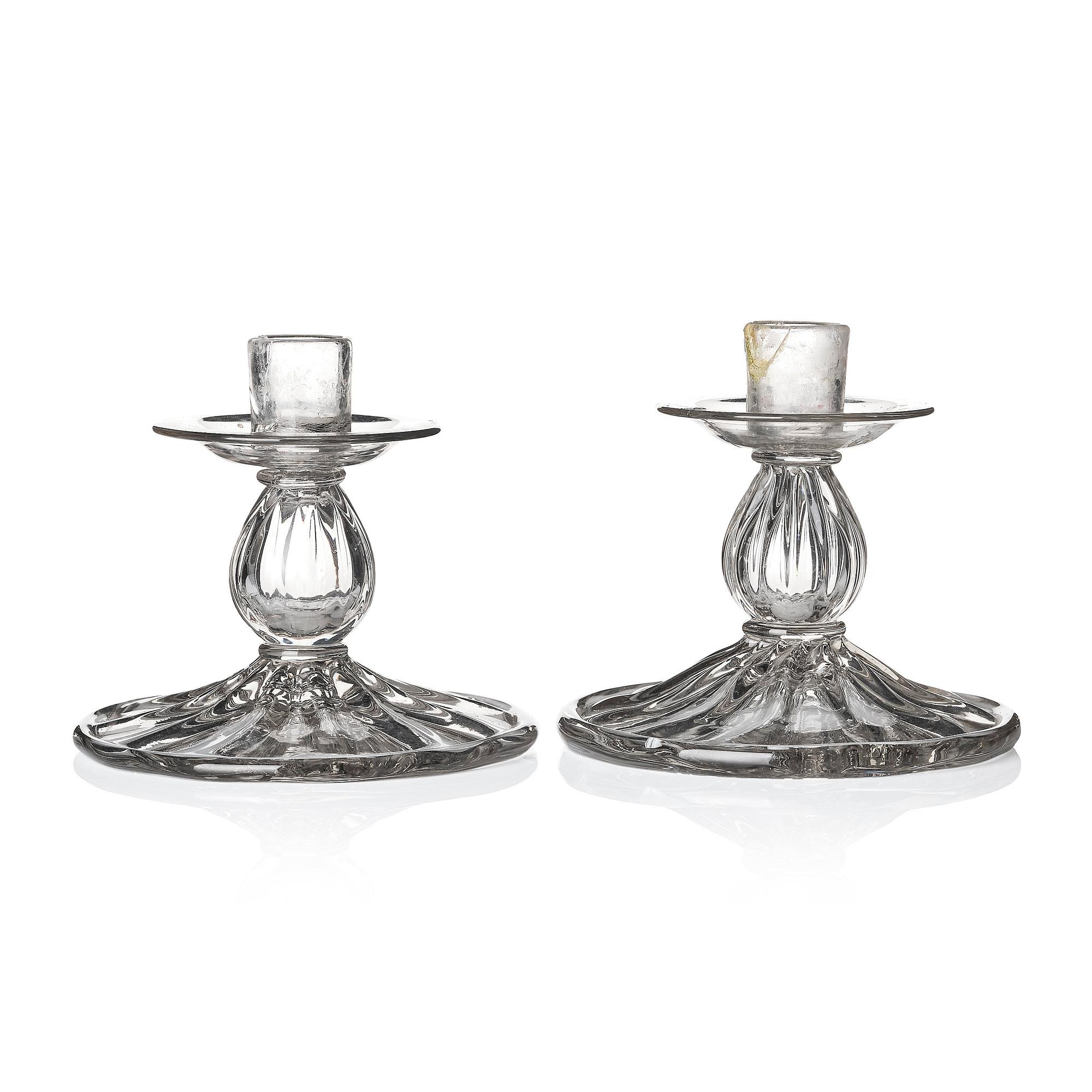 Ljusstakar, ett par, glas. Möjligen Kosta, 1800-tal.