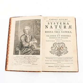 Carl von Linné, "Systema Naturae...", 1748.