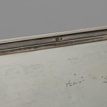 CIGARRSKRIN, silver, 1900-talets mitt. Totalvikt inklusive träinredning 829 gram.