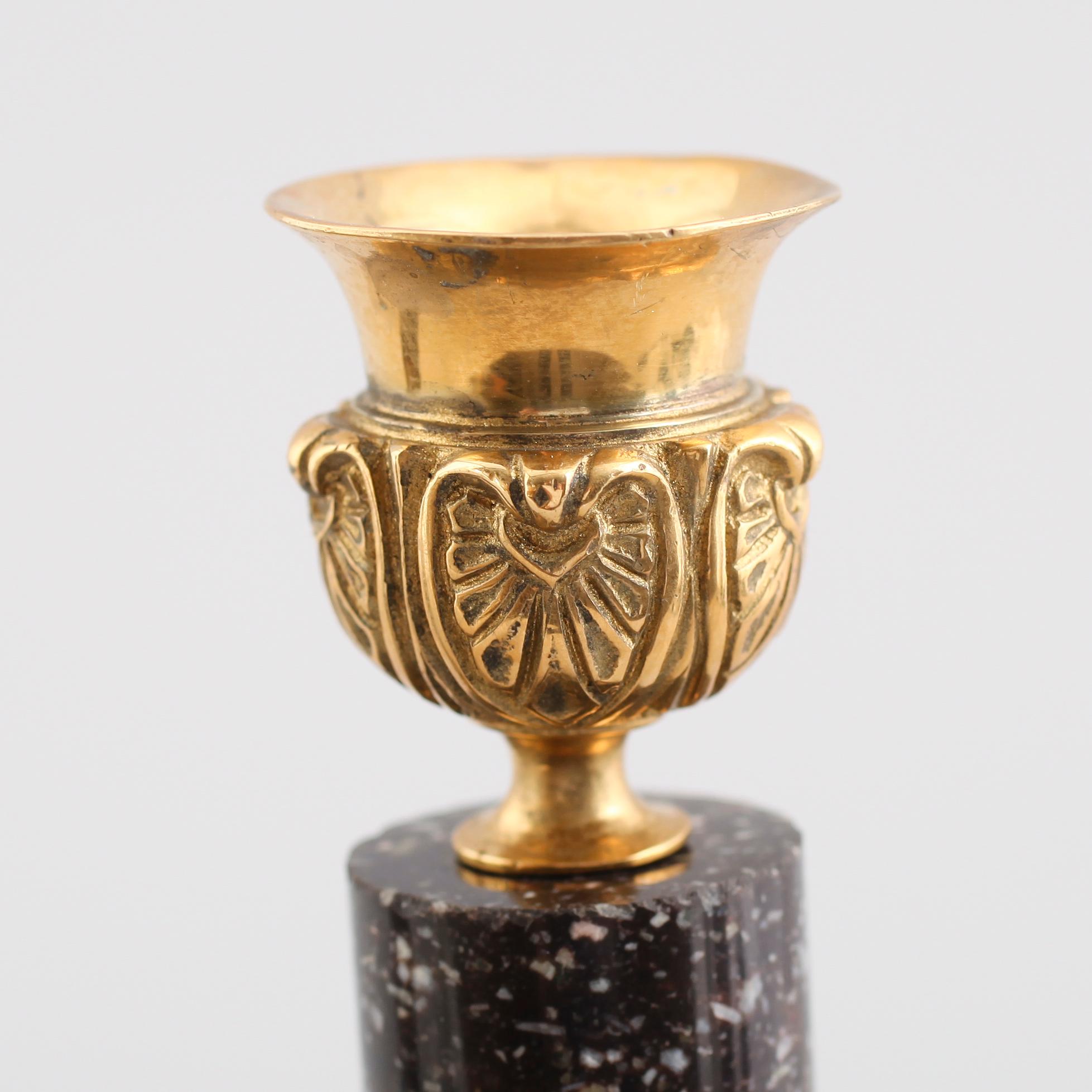 LJUSSTAKAR, 1 par, porfyr, gustaviansk stil, 1900-tal.