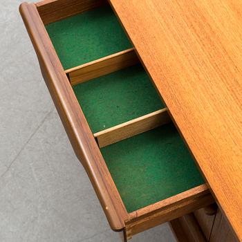 A sideboard by Stonehill furniture, 20th century.