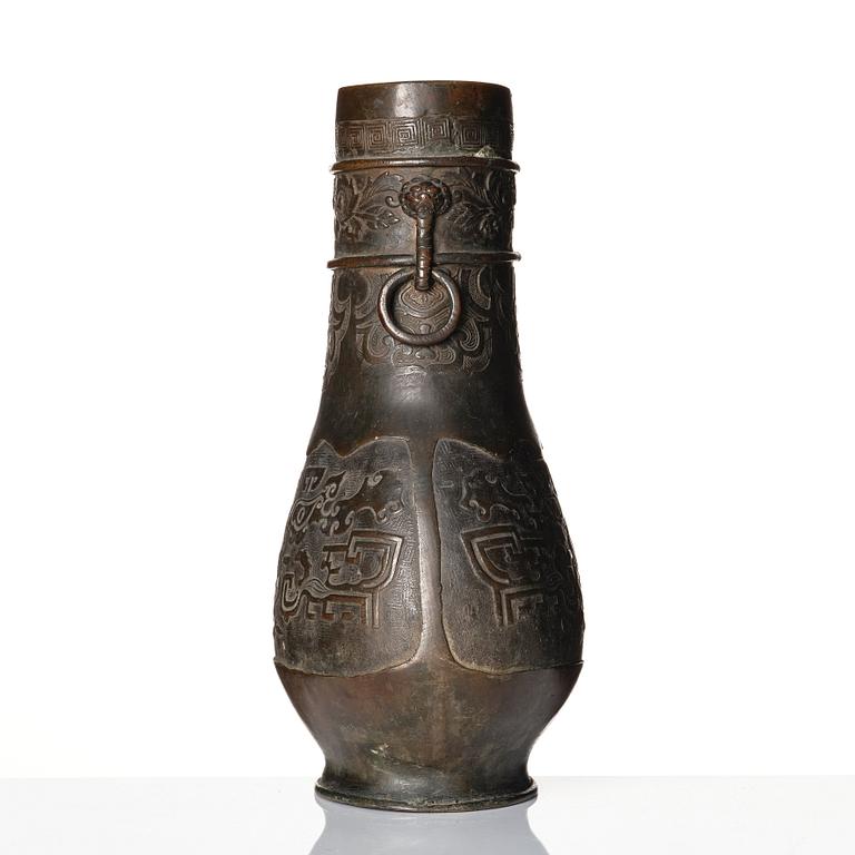 Vas, brons. Mingdynastin (1368-1644).