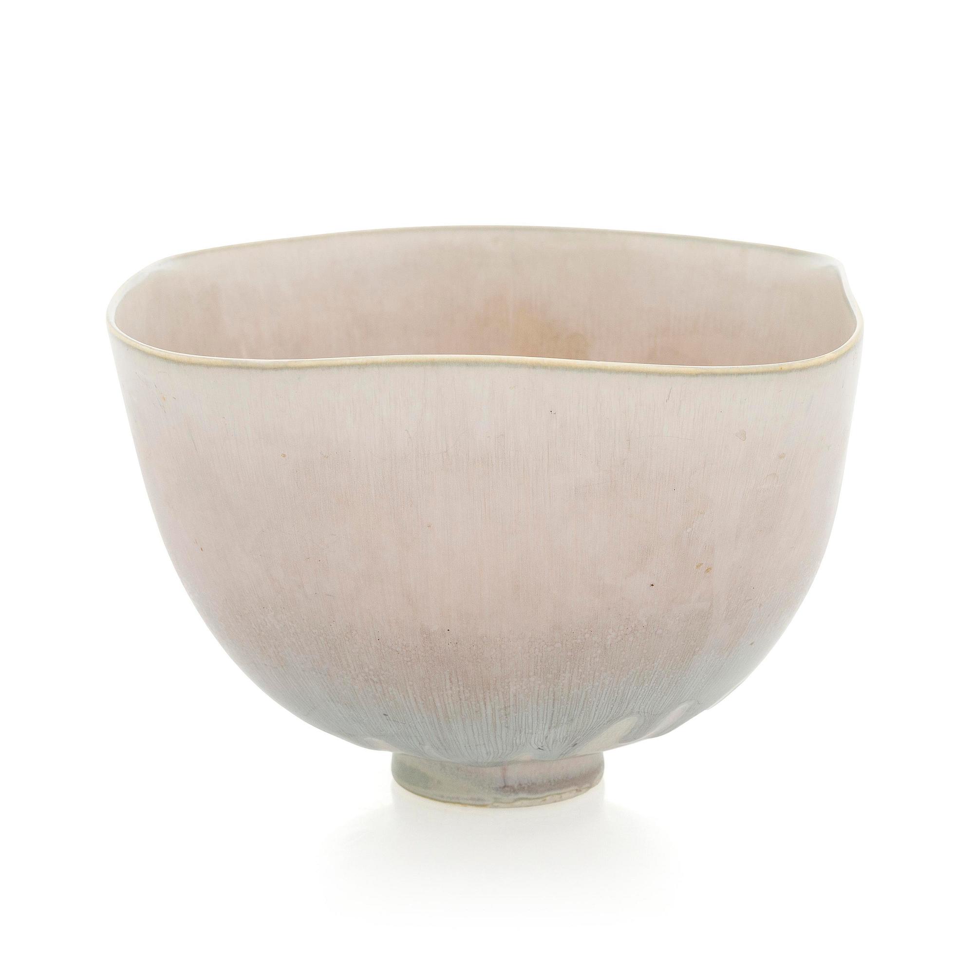 Friedl Holzer-Kjellberg, A ceramic bowl, signed Arabia 1942, -F.H.-Kj-.