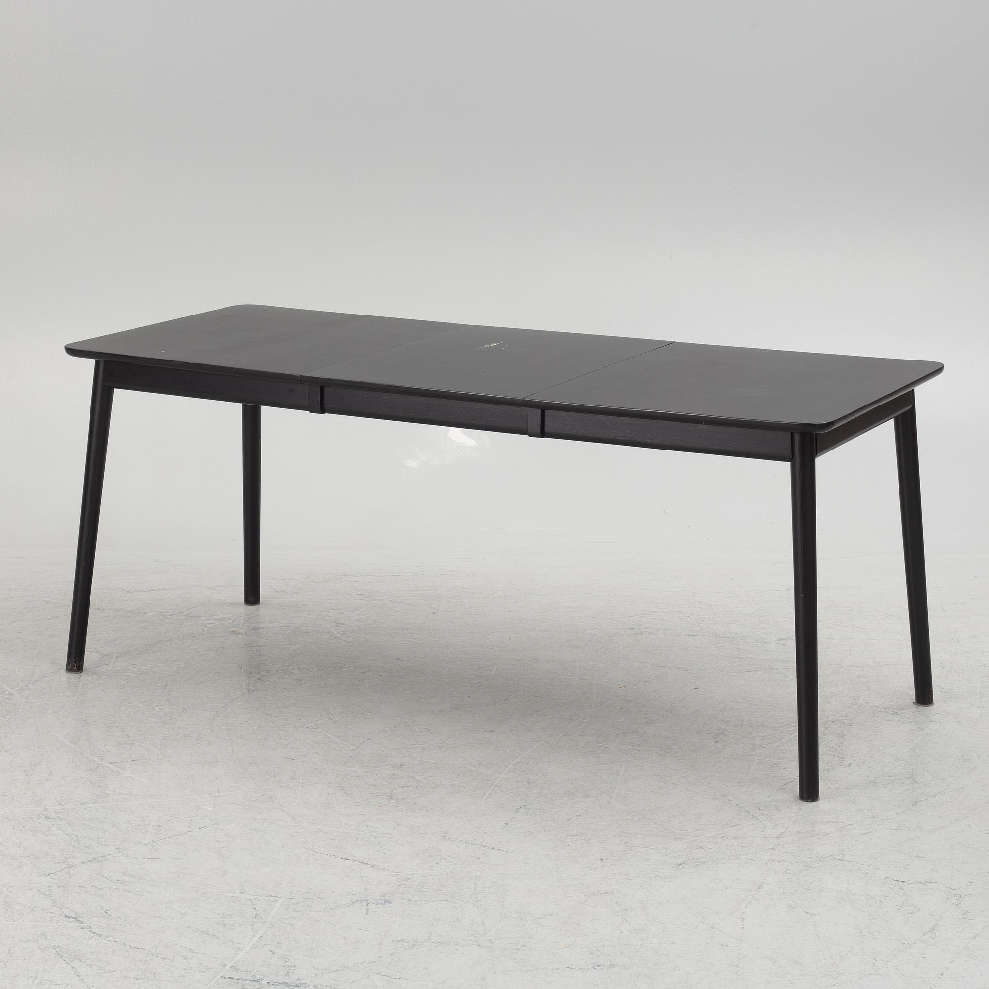 Hans K. dining table and two chairs "Zig-zag, contemporary.