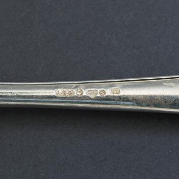 A set of 28 silver spoons, 19/20th century.