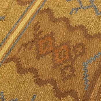 Aino Keinänen-Baeckmann, A 1920s Finnish flat weave carpet. Circa 300 x 203 cm.