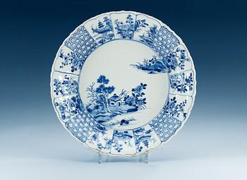 1695. A blue and white dish, Qing dynasty, 18th Century.