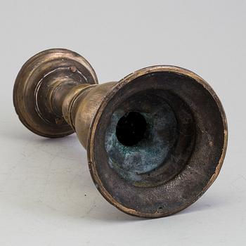 A 15TH CENTURY BRONZE CANDLESTICK.