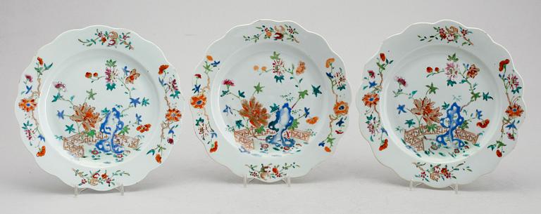 TALLRIKAR, 3 st, porslin, Kina, 1700-tal.