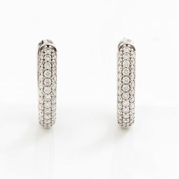 Earrings hoops 18K gold with brilliant-cut diamonds.