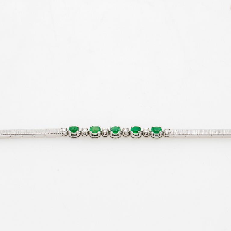 Armband 18K vitguld med runda briljantslipade diamanter.