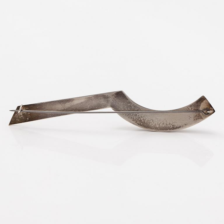 Paula Häiväoja, A sterling silver and gold brooch "Jostakin Alkaen". Pentti Roos/Studio Paula, Helsinki.