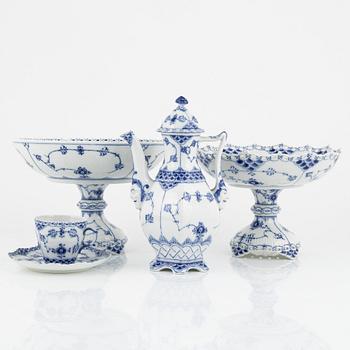 Royal Copenhagen, 4 porcelain pieces of 'Musselmalet', Denmark.