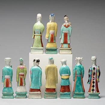 FIGURINER, 10 stycken, porslin. Qingdynastin, sent 1700-tal/tidigt 1800-tal.