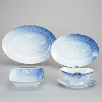 MAT- OCH KAFFESERVIS, 82 delar, porslin, "Måsen", Bing & Gröndahl.