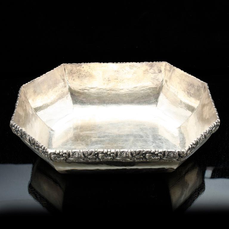 SKÅL, silver, CH Hallberg, importstämplad, 1917. Vikt 362 g.