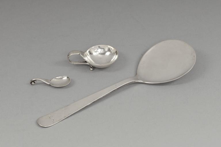 SERVERINGSSPADE, silver, Wiwen Nilsson samt SALTKAR med SKED, silver, Georg Jensen, 1900-tal, vikt 62g.