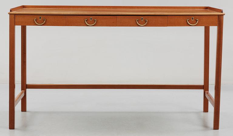 JOSEF FRANK, skrivbord Firma Svenskt Tenn. Variant av modell 2115.