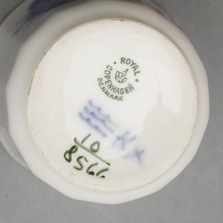KAFFESERVIS, 31 delar, porslin, "Blå blomster", Royal Copenhagen, 1900-tal.