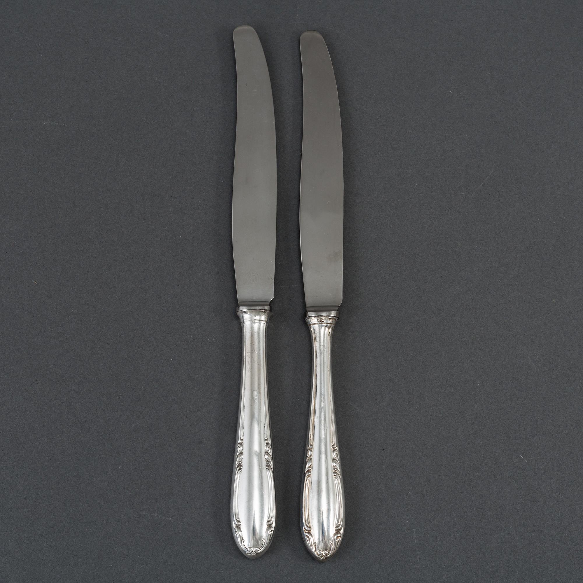 12 silver knives, model "Slottsbarock". Some CG Hallberg, Stockholm 1946.
