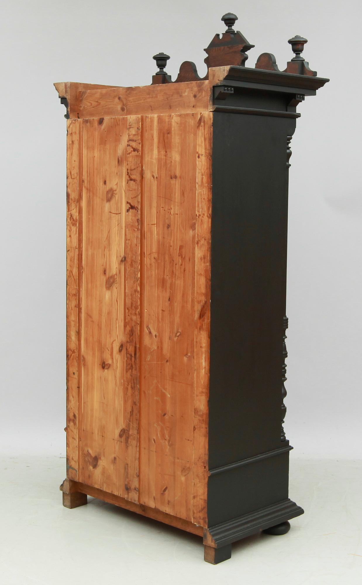 KLÄDSKÅP, 1800-talets andra hälft.