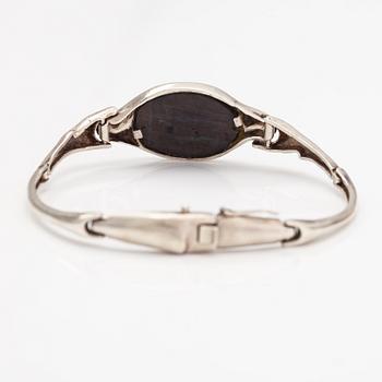 A sterling silver and spectrolite bracelet. Sirokoru, Turku 1979.