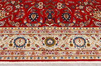 Matta, s.k. Royal Keshan, ca 369 x 265 cm.