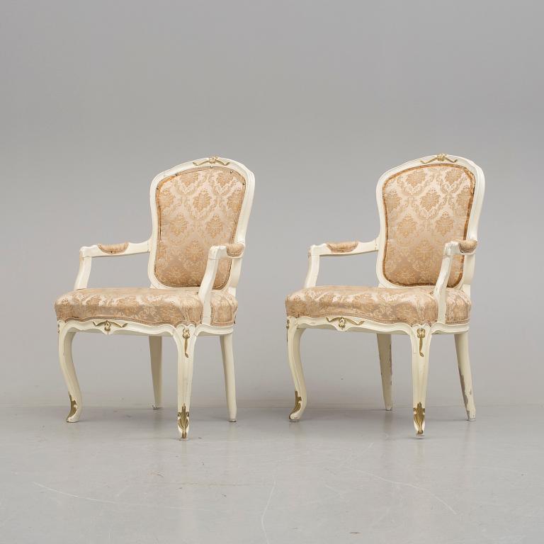 KARMSTOLAR, ett par, Rokoko-stil, 1800-tal.