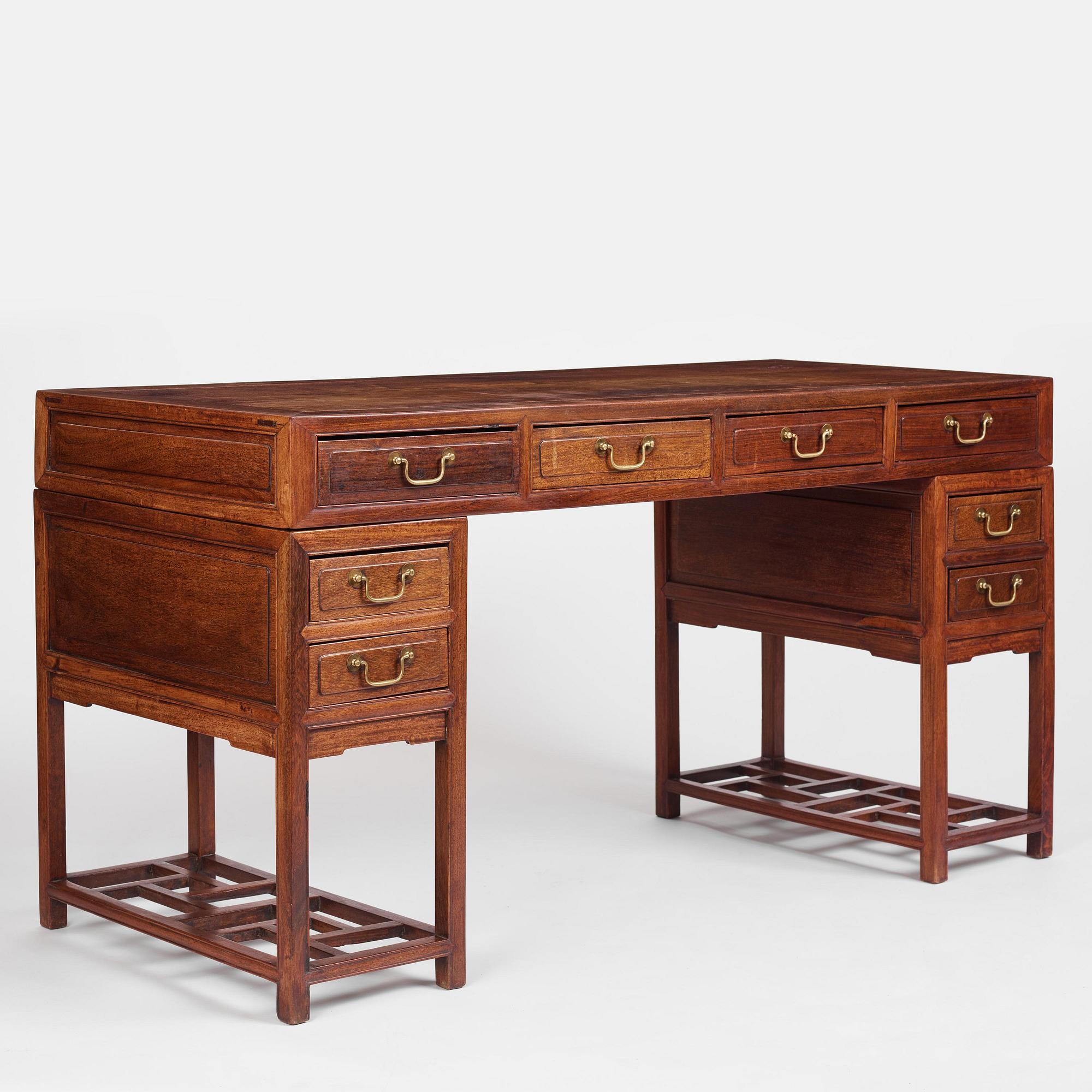 Skrivbord/partnersdesk, hardwood. Kina, sen Qingdynasti/tidigt 1900-tal.