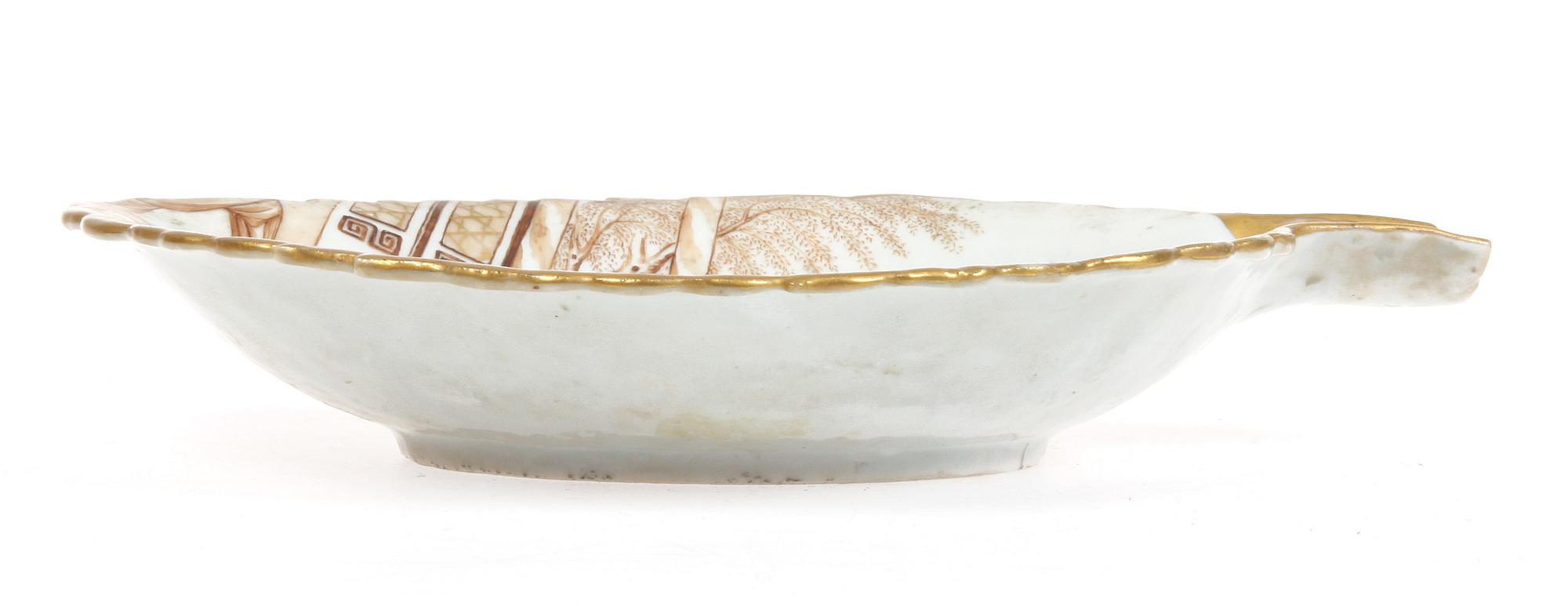 TERRIN med UNDERFAT samt ASKFAT, porslin, Kina, 1700/1800-tal.