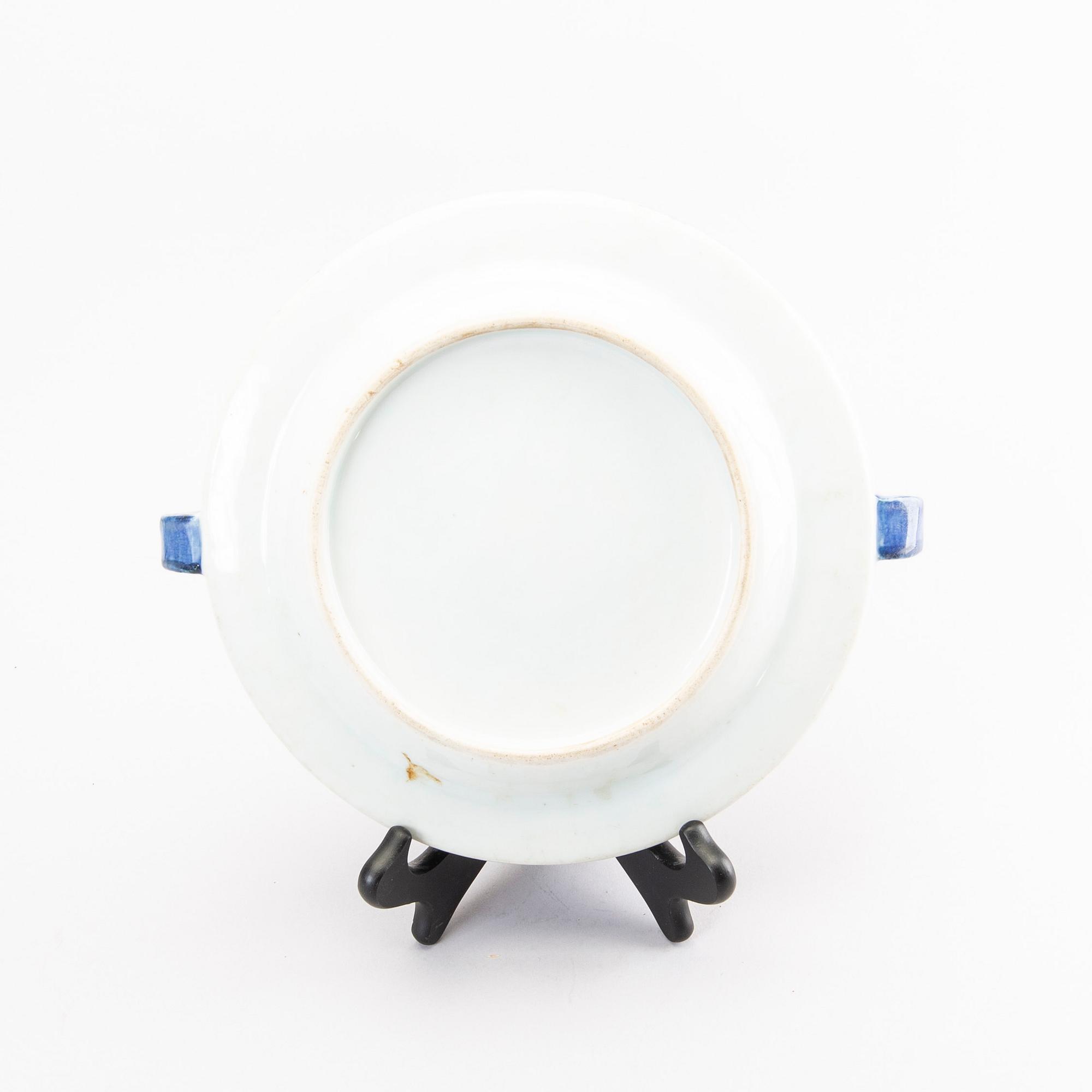 A Chinese porcelain warming plate around 1800.