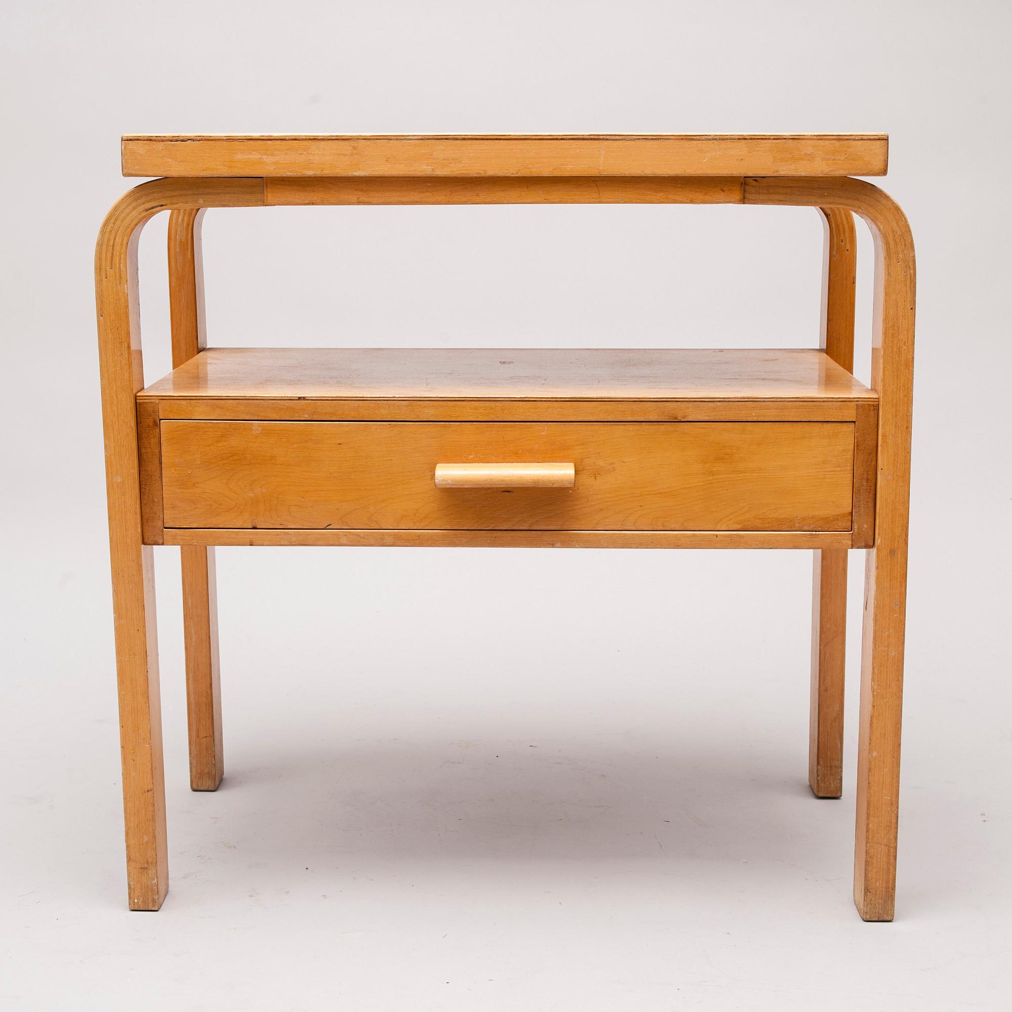 SIDOBORD, Alvar Aalto, Oy Huonekalu-ja Rakennustyötehdas AB för Artek, Finland 1940-tal.