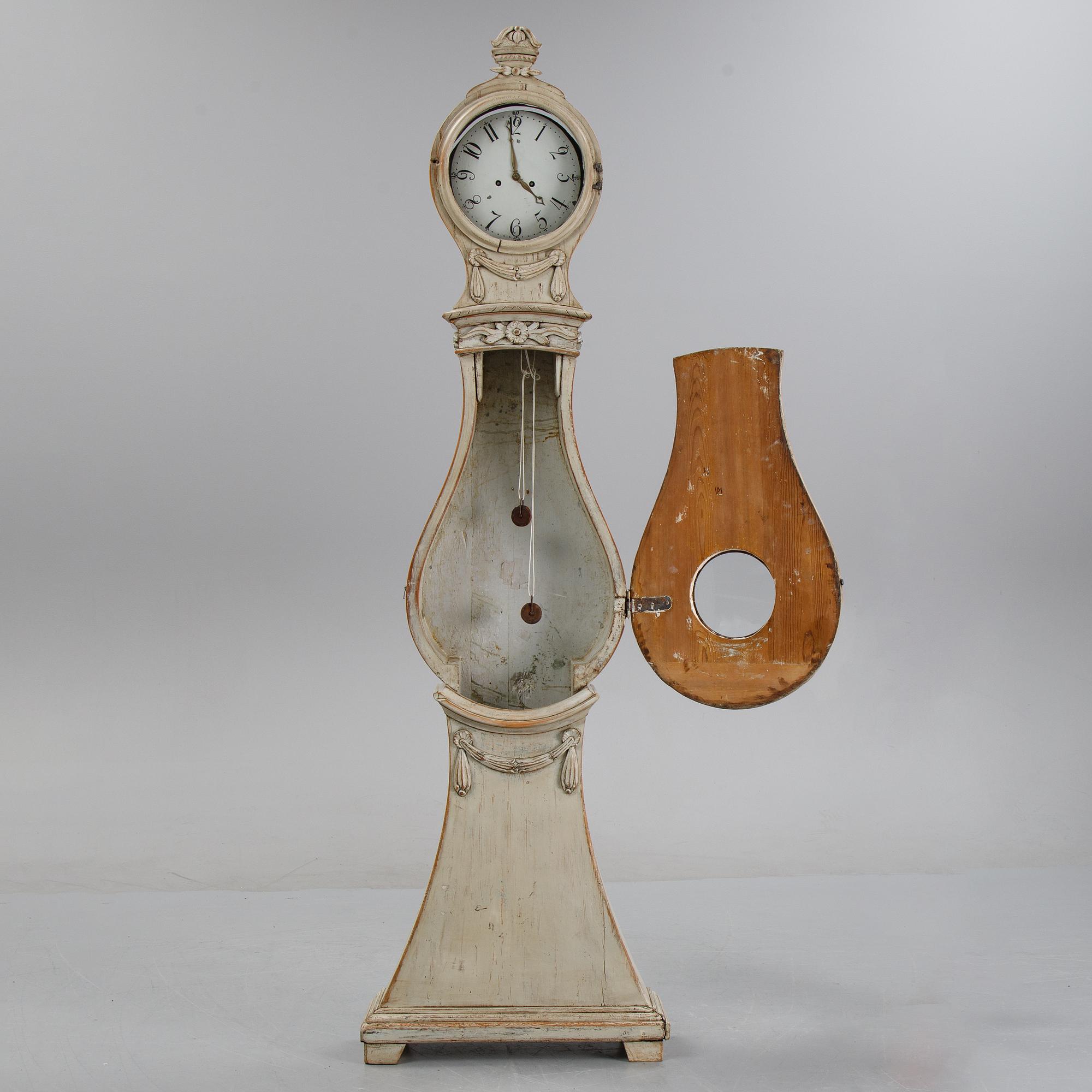 A Swedish painted loncase clock from around the year 1800.