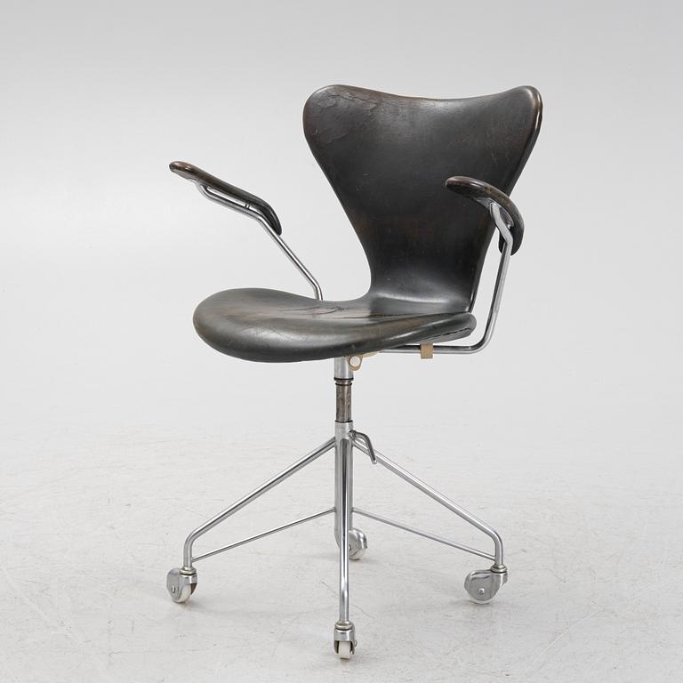 Arne Jacobsen, skrivbordsstol, "Sjuan", Fritz Hansen, Danmark 1970.