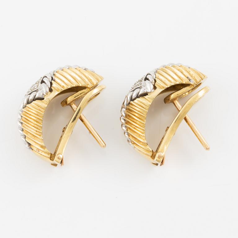 Hoop earrings, 18K gold with octagonal-cut diamonds.
