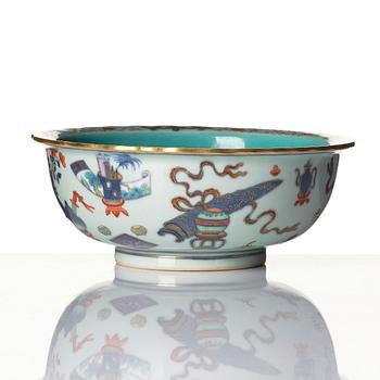 A Chinese bowl, Qing dynasty with Daoguang mark and of the period (1821-50).